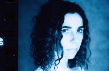 PJ Harvey: Το πρώτο της single «A Child's Question, August» από το νέο της άλμπουμ «I Inside The Old Year Dying» που θα κυκλοφορήσει στις 7 Ιουλίου από την Partisan Records.