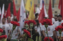 Γαρύφαλλα στην εργατική πρωτομαγιά