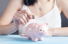 Ανέκαμψαν οι καταθέσεις τον Μάρτιο, αύξηση και στις χορηγήσεις, σύμφωνα με την Τράπεζα της Ελλάδος - Τι ισχύει στο σκέλος των δανείων.