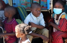 Σουδάν: Οι αντιμαχόμενες πλευρές συμφώνησαν επταήμερη κατάπαυση του πυρός μεταξύ 4-11 Μαΐου - Εντείνεται η ανθρωπιστική κρίση εν μέσω συγκρούσεων.