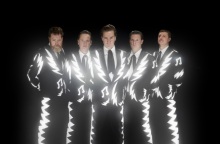 Το συγκρότημα The Hive κυκλοφορεί το πρώτο του άλμπουμ μετά από 11 χρόνια, «The Death Of Randy Fitzsimmons», στις 11 Αυγούστου.