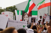 Ιράν: Δικαστική δίωξη κατά δύο ηθοποιών που δεν φορούσαν μαντήλα - Εντατικοποίηση του ισλαμικού ενδυματολογικού ελέγχου.