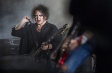 Ο Ρόμπερτ Σμιθ δημοσίευσε γελοιογραφία για τη στέψη του βασιλιά Καρόλου Γ' - Τα αντιμοναρχικά του αισθήματα εκδήλωσε ο frontman των Cure.