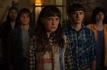 Καθυστερούν τα γυρίσματα της σειράς «Stranger Things» λόγω της απεργίας του Σωματείου Σεναριογράφων Αμερικής - Σε αναστολή πολλές παραγωγές. 