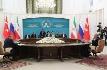 Οι ΥΠΕΞ Συρίας - Τουρκίας συναντώνται στη Μόσχα, για πρώτη φορά από το 2011 - Στο τραπέζι εξομάλυνση σχέσεων και η επιστροφή των Σύρων προσφύγων στη χώρα τους.