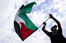 Μεσανατολικό: Δύο Παλαιστίνιοι νεκροί στη Δυτική Όχθη σε επιδρομή του ισραηλινού στρατού - Εξαπλώνεται το κύμα βίας - Πέμπτη ημέρα συγκρούσεων.