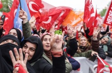 Ευρωπαϊκή Ένωση - εκλογές στην Τουρκία: Οι Βρυξέλλες παρακολουθούν στενά, αλλά και από απόσταση - Κάλεσμα για «διαφανή και χωρίς αποκλεισμούς» διαδικασία.