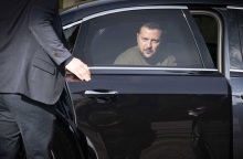 Ουκρανία - Βολοντίμιρ Ζελένσκι: Συνάντηση με Πάπα Φραγκίσκο, Μελόνι και Ματαρέλα στην Ιταλία - Επισκέπτεται τη Ρώμη για πρώτη φορά μετά τη ρωσική εισβολή.