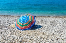 Η Επιστήμη Μπινάζη γράφει για τα πλεονεκτήματα που προσφέρει ο Μάιος για διακοπές στην Ελλάδα.