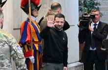 Ουκρανία: Στο Βερολίνο ο Βολοντίμιρ Ζελένσκι - Η γερμανική κυβέρνηση ανακοίνωσε το μεγαλύτερο μέχρι σήμερα πακέτο στήριξης στις ουκρανικές ένοπλες δυνάμεις.