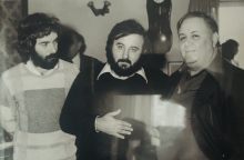 Ο Γιάννης Κούτρας και η μουσική του πορεία: Ο μουσικός παραγωγός Άγγελος Σφακιανάκης θυμάται τη γνωριμία και τη συνεργασία του με τον σπουδαίο τραγουδιστή