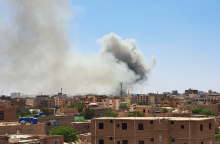 Καπνοί από τις συγκρούσεις πάνω από το Σουδάν