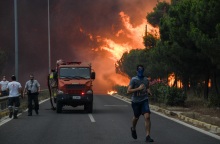 Δίκη για τη φωτιά στο Μάτι: «Οι αξιωματικοί της Πυροσβεστικής που ήταν εκεί ζητούσαν δυνάμεις» - Πώς περιέγραψε την κατάσταση υπάλληλος του δήμου Ραφήνας.
