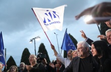 Εκλογές 2023: Φωτογραφικά στιγμιότυπα από τα εκλογικά περίπτερα της Ελλάδας - Πώς υποδέχτηκαν το αποτέλεσμα οι υποστηρικτές και τα επιτελεία των κομμάτων.