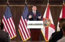 Ρον ΝτεΣάντις: Με τεχνικά προβλήματα ξεκίνησε στο Twitter η εκστρατεία του για το χρίσμα των Ρεπουμπλικανών - Οι αντιδράσεις Τραμπ και Τζο Μπάιντεν.