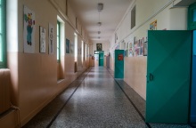 Νέο περιστατικό σχολικού εκφοβισμού: Μαθήτρια δημοτικού βρέθηκε δεμένη και φιμωμένη στις τουαλέτες του σχολείου της - Κατήγγειλαν το συμβάν οι γονείς της.