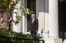 Ο υπηρεσιακός πρωθυπουργός, Γιάννης Σαρμάς