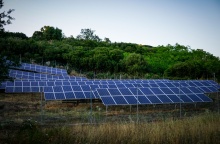 Φωτοβολταϊκά σε χωράφι