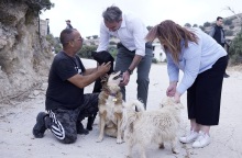 Κυριάκος Μητσοτάκης: Επίσκεψη του προέδρου της Νέας Δημοκρατίας στο καταφύγιο ζώων Takis Shelter στην Ιεράπετρα - Ενημερώθηκε για τους στόχους και τη δράση του.