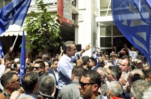 Τι δείχνει η πείρα των δεύτερων ευκαιριών από το 1974 μέχρι σήμερα και γιατί το σχήμα του Κυριάκου Μητσοτάκη μπορεί να παραλληλιστεί με εκείνο του Κώστα Σημίτη