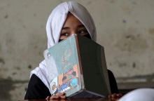 Αφγανιστάν: Εξήντα μαθήτριες νοσηλεύτηκαν αφού δηλητηριάστηκαν στο σχολείο - Άγνωστο ποια ουσία χρησιμοποιήθηκε ή ποιος κρύβεται πίσω από το επεισόδιο.