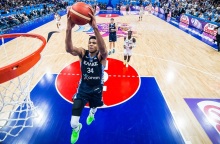 Ο Γιάννης Αντετοκούνμπο υποκλίθηκε στο μεγαλείο του Ζλάταν Ιμπραΐμοβιτς λίγες ώρες μετά την απόσυρσή του από την ενεργό δράση.