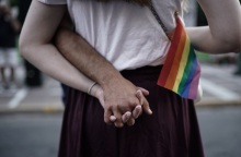  Υπεγράφη η πρώτη ληξιαρχική εγγραφή παιδιού ομόφυλου ζευγαριού 