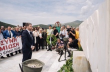 Ο πρόεδρος του ΠΑΣΟΚ-ΚΙΝΑΛ, Νίκος Ανδρουλάκης, στις εκδηλώσεις για την 79η επέτειο της Σφαγής του Διστόμου