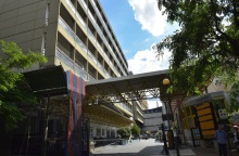 Η είσοδος του νοσοκομείου «Ευαγγελισμός»