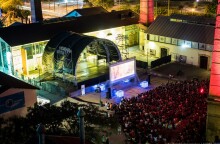 Απολαμβάνοντας τις προβολές του Athens Open Air Film Festival