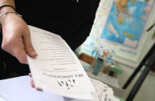 Στιγμιότυπο από την εκλογική διαδικασία σε εκλογικό τμήμα της Αθήνας, Κυριακή 21 Μαΐου 2023