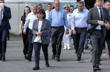 Ναυάγιο στην Πύλο: Η Κατερίνα Σακελλαροπούλου στην Καλαμάτα - Η Πρόεδρος της Δημοκρατίας μετέβη στο σημείο όπου μεταφέρονται οι διασωθέντες μετανάστες.