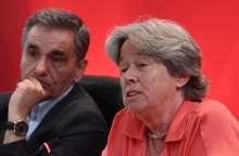 Αθηνά Λινού: Οργισμένη αντίδραση των ιδιωτών παιδιάτρων για την υποψήφια του ΣΥΡΙΖΑ - Προσβάλλει το έργο 3.500 επιστημόνων.