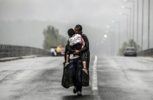 Γιάννης Μπεχράκης: Σήμερα τα εγκαίνια της έκθεσης στο MOMus - Μουσείο Φωτογραφίας Θεσσαλονίκης - Επί τρεις δεκαετίες κατέγραψε εμπόλεμες συρράξεις και κρίσεις.