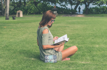 17 βιβλία ελληνικής λογοτεχνίας για το καλοκαίρι 2023