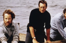 Σαν σήμερα 20 Ιουνίου: Το 1975, η ταινία «Jaws» του Στίβεν Σπίλμπεργκ κάνει πρεμιέρα στους κινηματογράφους και εγκαινιάζει τη βιομηχανία των blockbuster.