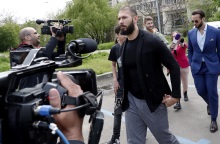 Άντριου Τέιτ: Ο αμφιλεγόμενος ινφλουένσερ παραπέμπεται σε δίκη στη Ρουμανία για βιασμό, διακίνηση ανθρώπων και σύσταση εγκληματικής οργάνωσης.