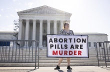 Διαμαρτυρία για το χάπι της άμβλωσης στις ΗΠΑ