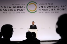 Γαλλία - σύνοδος κορυφής: Ο Μακρόν ζητά να προκληθεί «σοκ από τη δημόσια χρηματοδότηση» για την αντιμετώπιση της φτώχειας και της κλιματικής κρίσης.