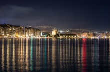 Θεσσαλονίκη: Τις σκεπαστές αγορές, τις ταβέρνες και τη νυχτερινή ζωή της πόλης προτείνει το καναδικό περιοδικό «DobbernationLoves».