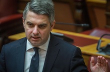 Οδυσσέας Κωνσταντινόπουλος: Στο πλευρό της Σοφίας Ζαχαράκη ο βουλευτής του ΠΑΣΟΚ μετά την ανάρτηση Τζήμερου για υπουργοποιήσεις άγαμων - άτεκνων.