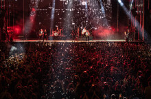 Release Athens 2023: Δείτε σε high definition το video της έκτης μέρας του φεστιβάλ στην Πλατεία Νερού, με τις εμφανίσεις των Madrugada, Wet Leg, Baxter Dury και Pink Vanity