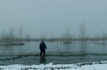 «Πίσω από τις Θημωνιές»: Η πρώτη μεγάλου μήκους ταινία της Ασημίνας Προέδρου μεγάλος νικητής των φετινών Βραβείων Ίρις της Ελληνικής Ακαδημίας Κινηματογράφου.