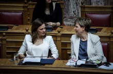 Η παραίτηση του Αλέξη Τσίπρα από την προεδρία του ΣΥΡΙΖΑ, τα ερωτήματα για τον ρόλο που θα διαδραματίσει, η ενδεχόμενη υποψηφιότητα της Έφης Αχτσιόγλου,