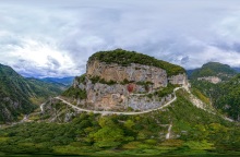 Ταξίδι στους Καλαρρύτες: Μια πρωτότυπη εικονική περιήγηση στην Κηπίνα και το ιστορικό μοναστήρι της περιοχής