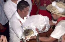 Μεξικό: Viral ο δήμαρχος που παντρεύτηκε κροκόδειλο