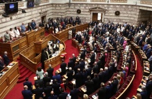 Στιγμιότυπο από την ορκωμοσία της Βουλής στις προηγούμενες εκλογές - Βουλεύτριες και βουλευτές στα έδρανά τους