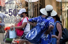 Θερινές εκπτώσεις 2023: Αισιοδοξία στον εμπορικό κόσμο – Οι στόχοι της φετινής περιόδου και ο ρόλος της «εισαγόμενης κατανάλωσης».