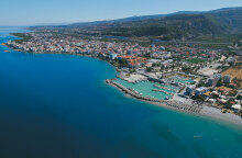 Ξυλόκαστρο, κοσμοπολίτικο και τόσο κοντά στην Αθήνα