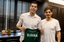 Εμφανώς ικανοποιημένος με την απόκτηση του Κώστα Σλούκα, ο Εργκίν Αταμάν σχολίασε τη μεταγραφή σε τουρκικό μέσο.